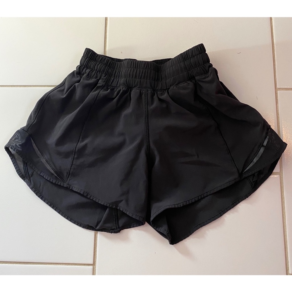 Lululemon Women “Hotty Hot Short”